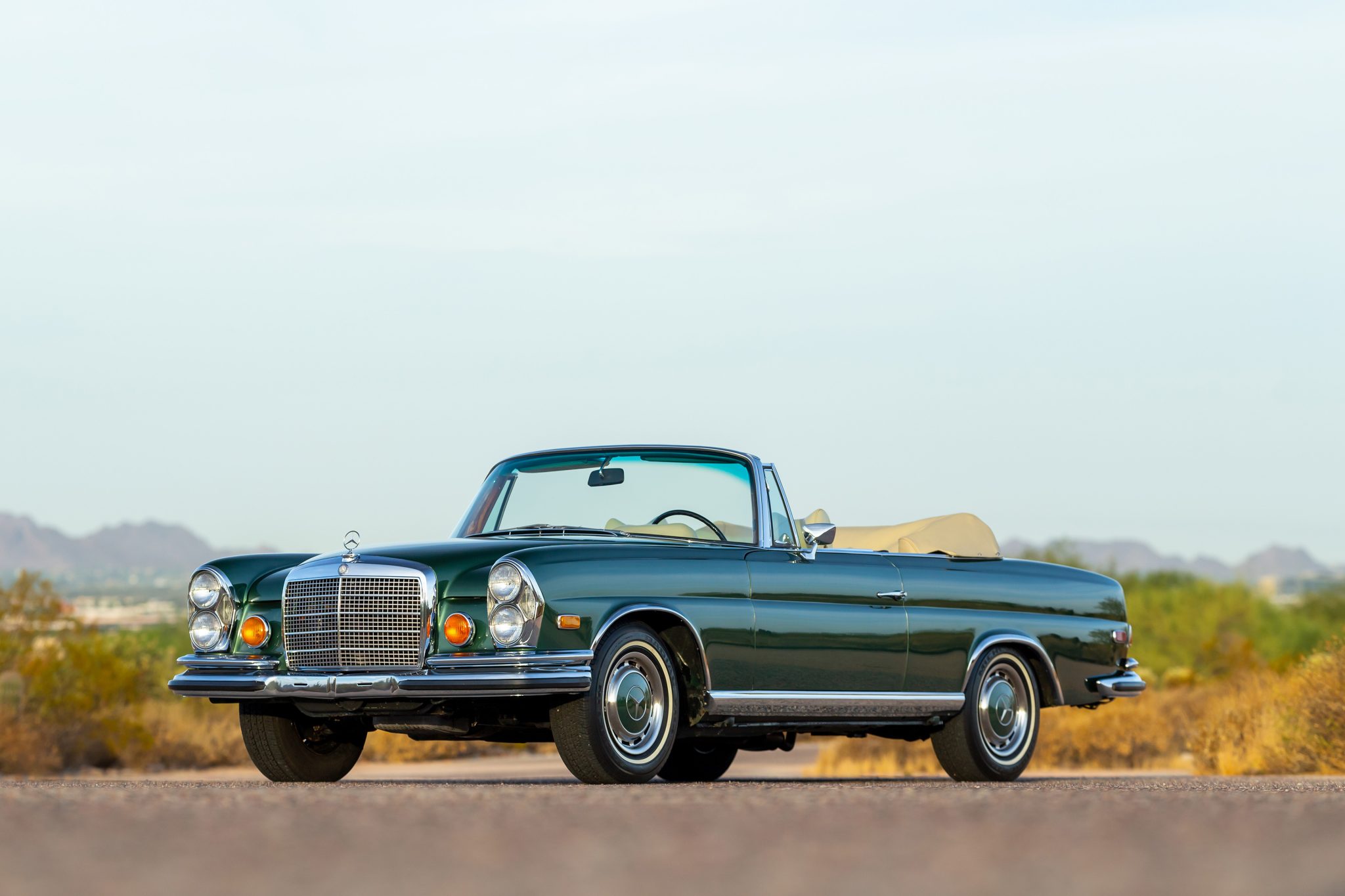 Mercedes-Benz W111 Coupe & Cabriolet 