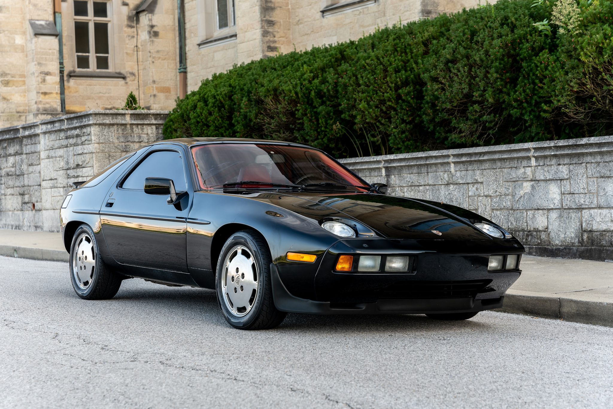 Porsche 928 