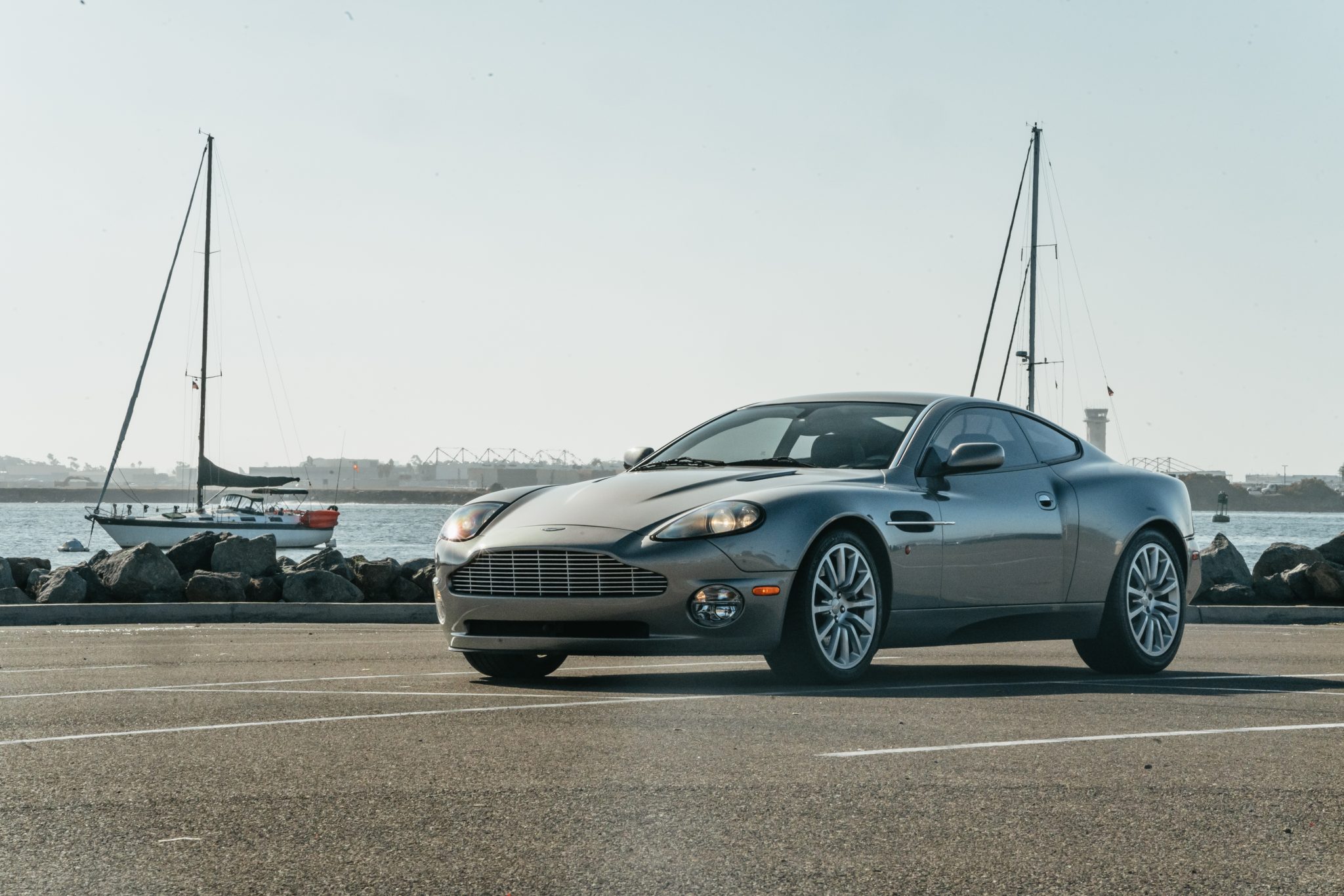 Aston Martin Vanquish 