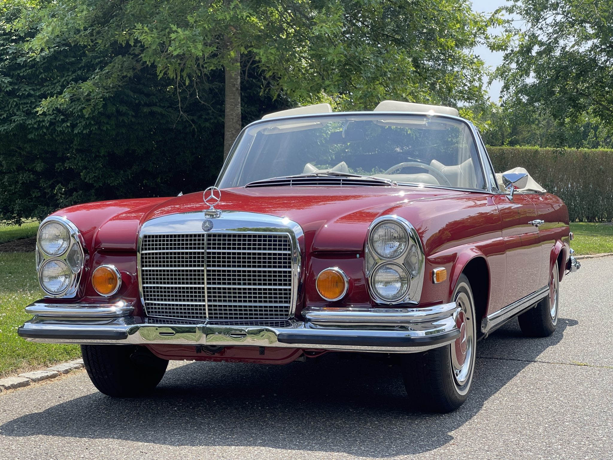 Mercedes-Benz W111 Coupe & Cabriolet 