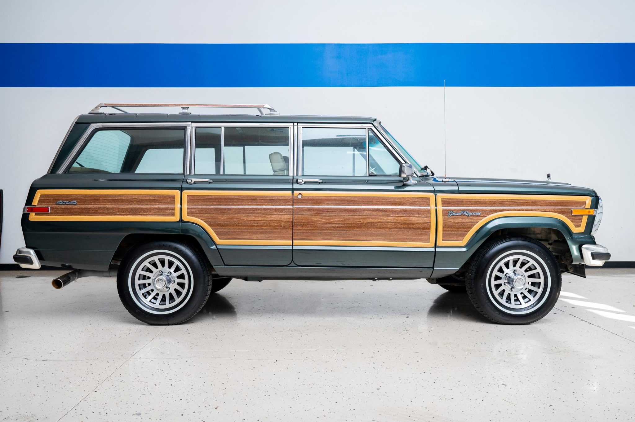 Jeep SJ Grand Wagoneer 