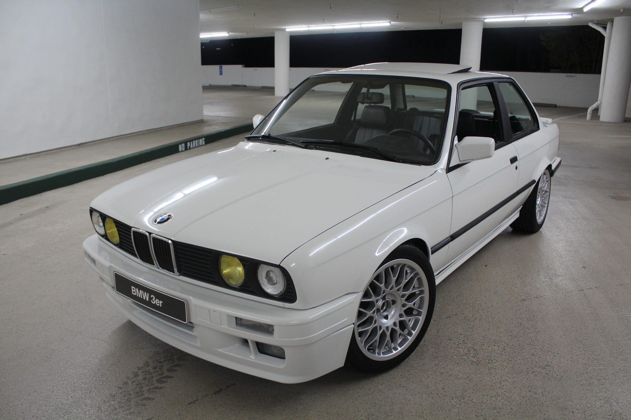 BMW E30 3-Series Coupe 