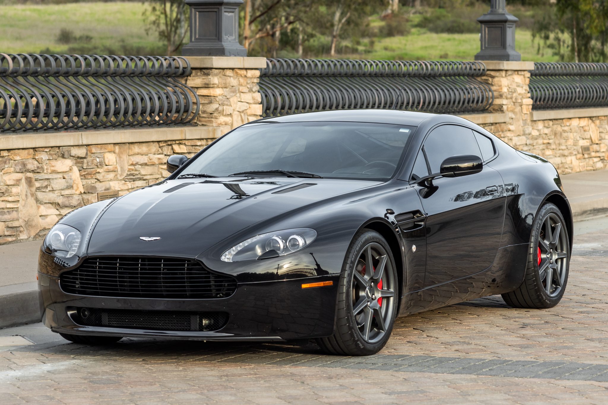 Aston Martin V8 Vantage (2006+) 