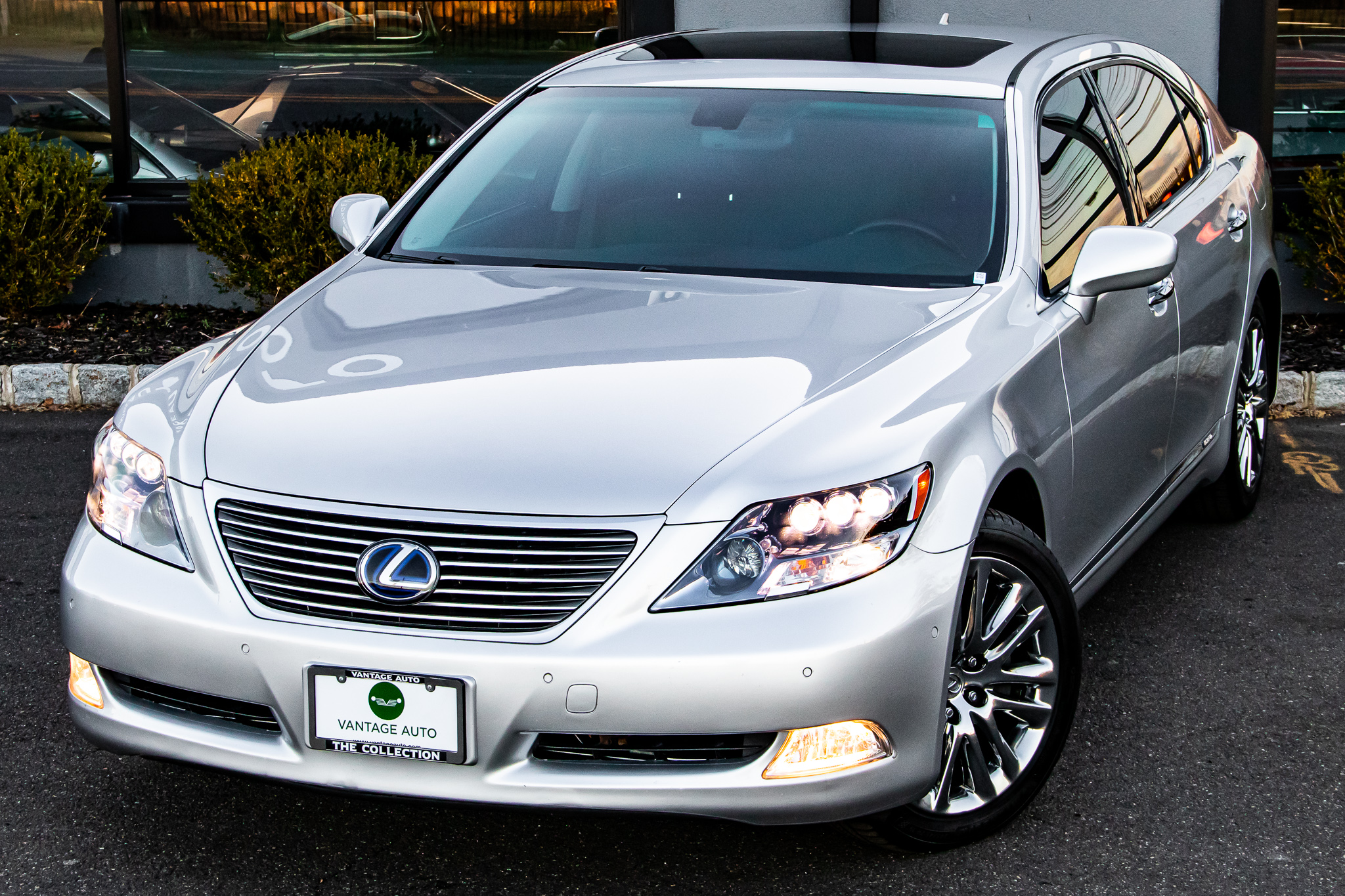 Lexus LS Sedan 