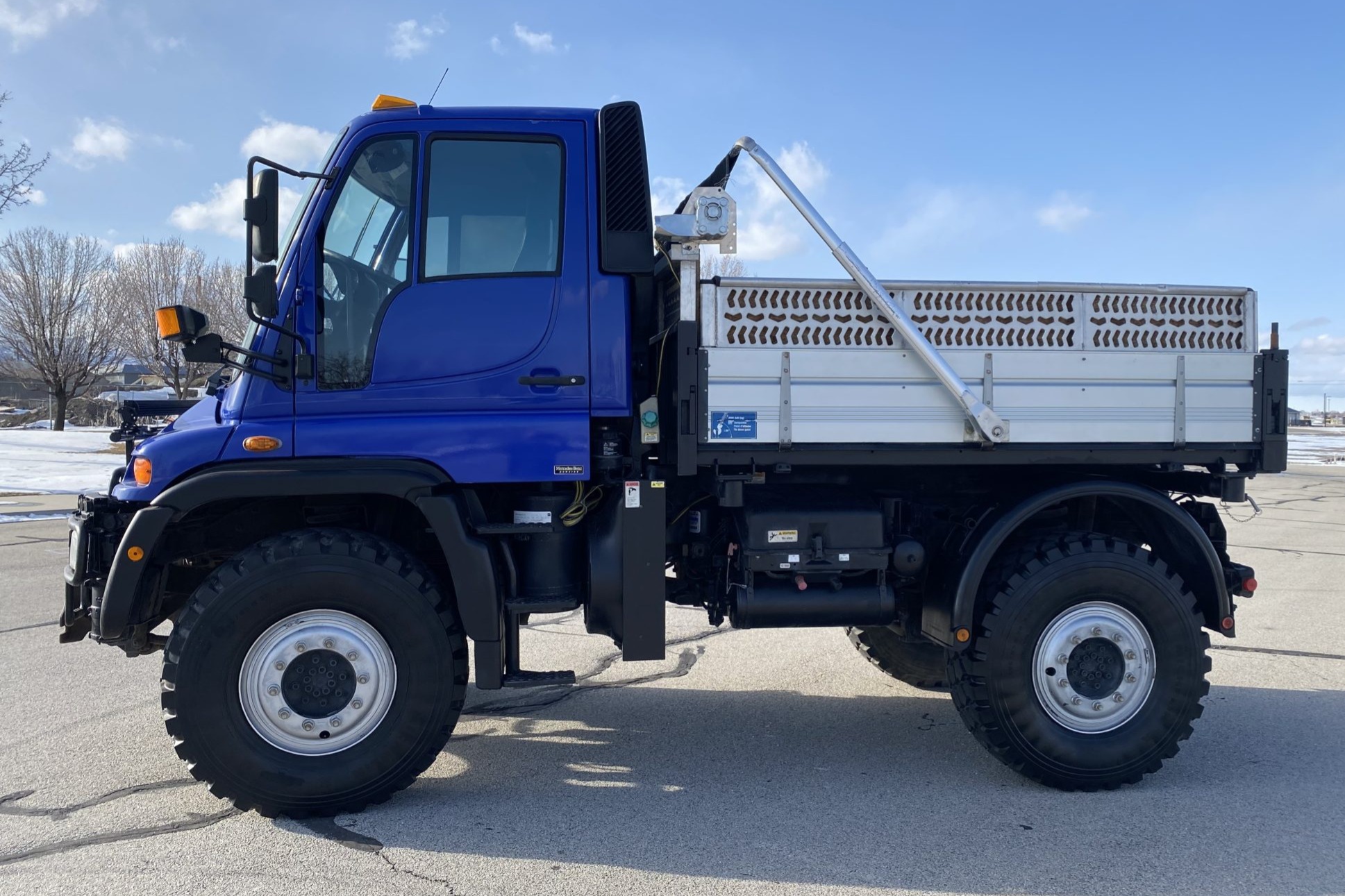 Mercedes-Benz Unimog 