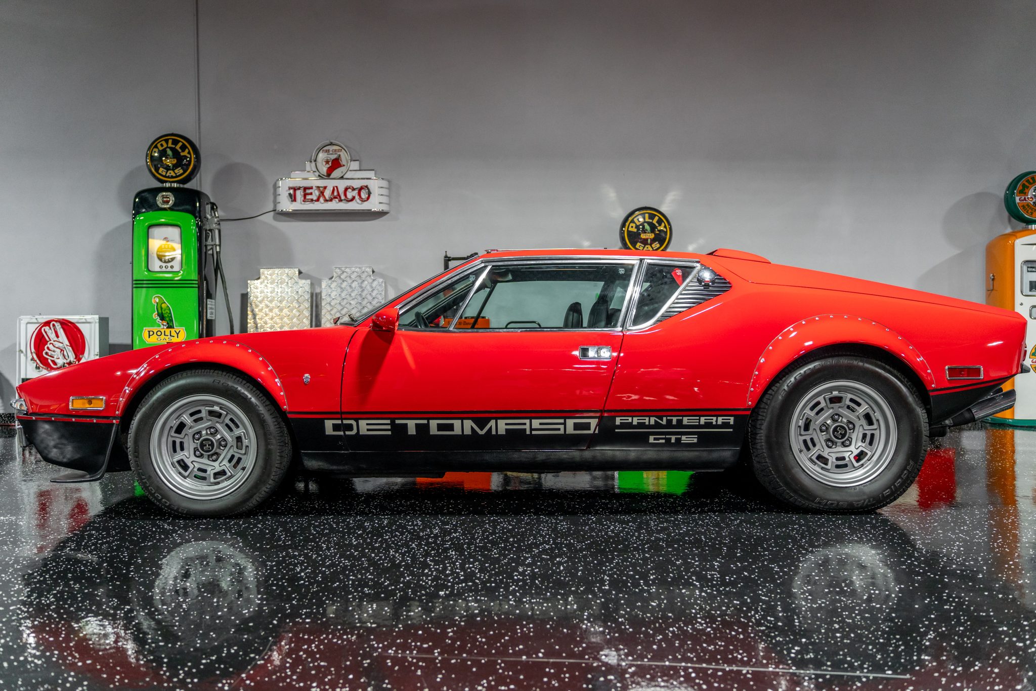 DeTomaso Pantera 