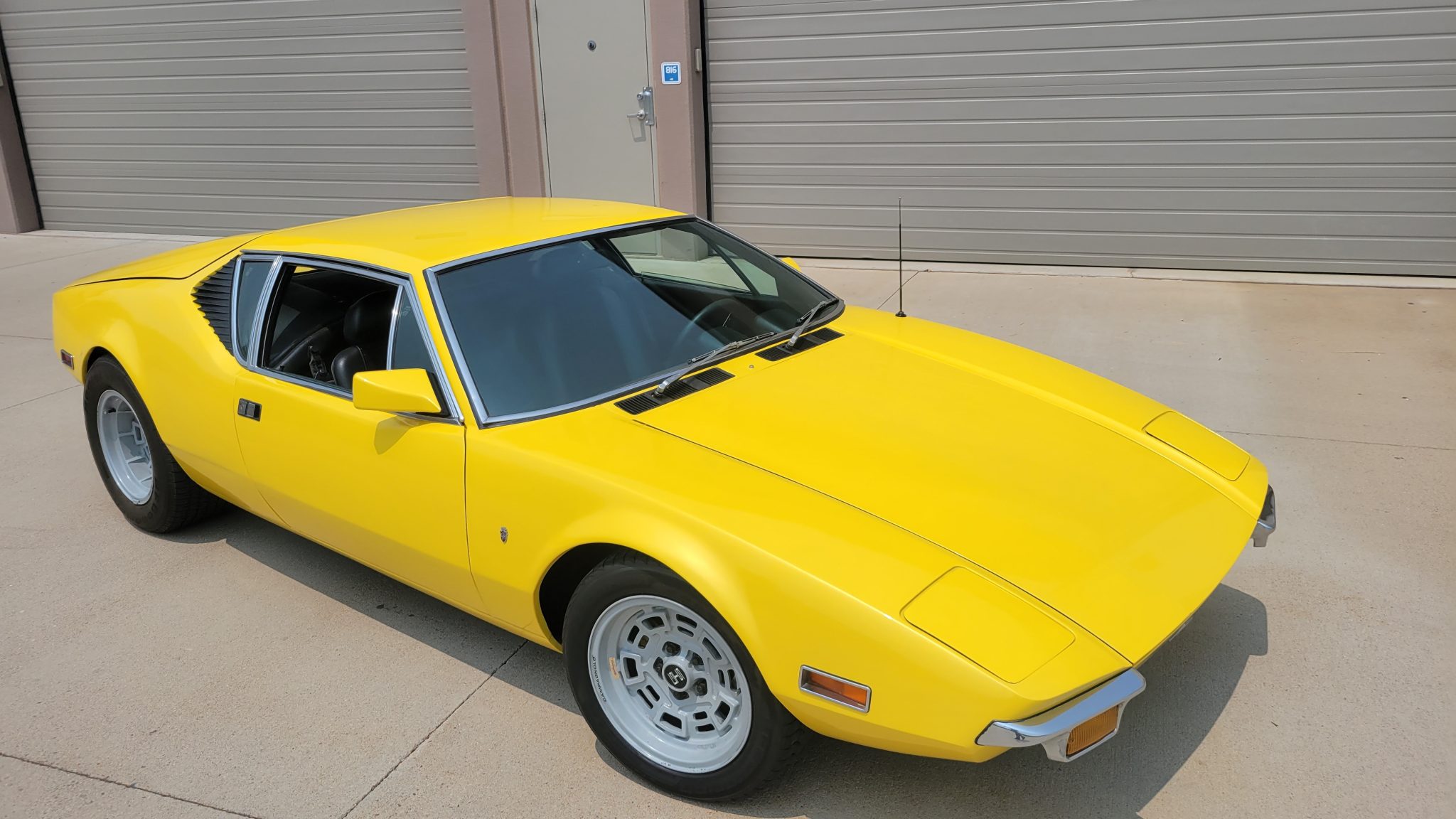 DeTomaso Pantera 