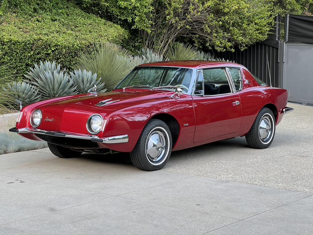 Studebaker Avanti 
