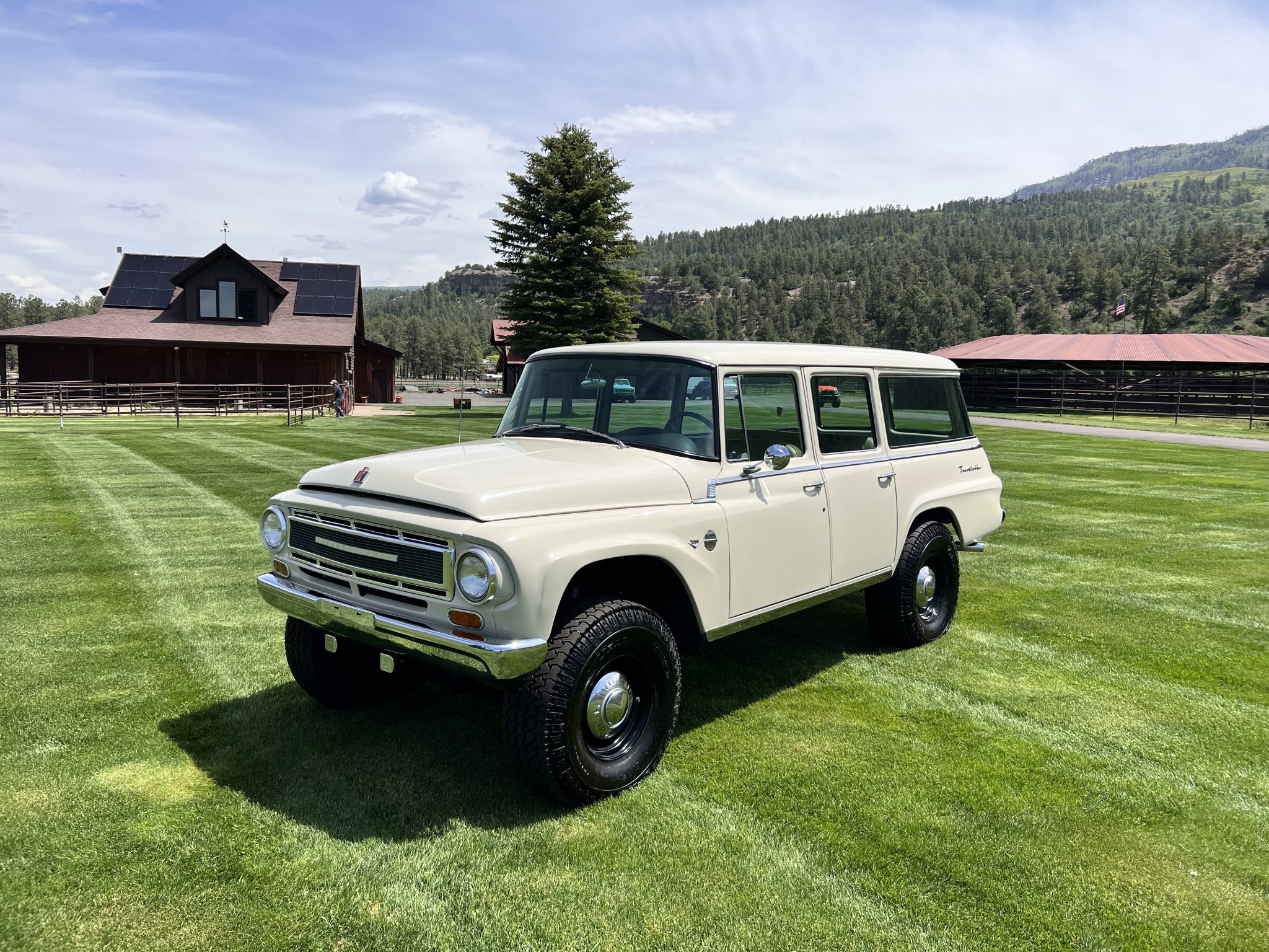 International Harvester Travelall 