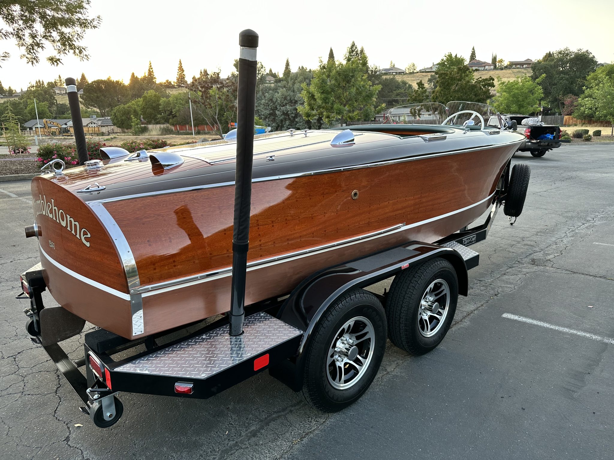 Chris-Craft 17′ Deluxe Runabout w/Trailer 