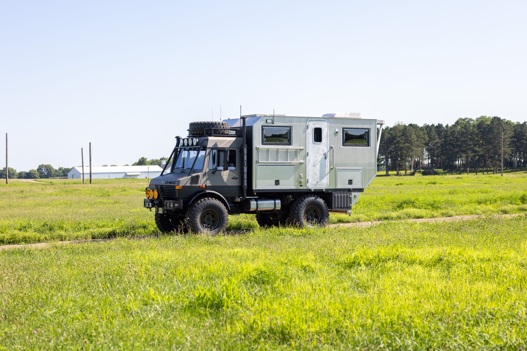 Mercedes-Benz Unimog 