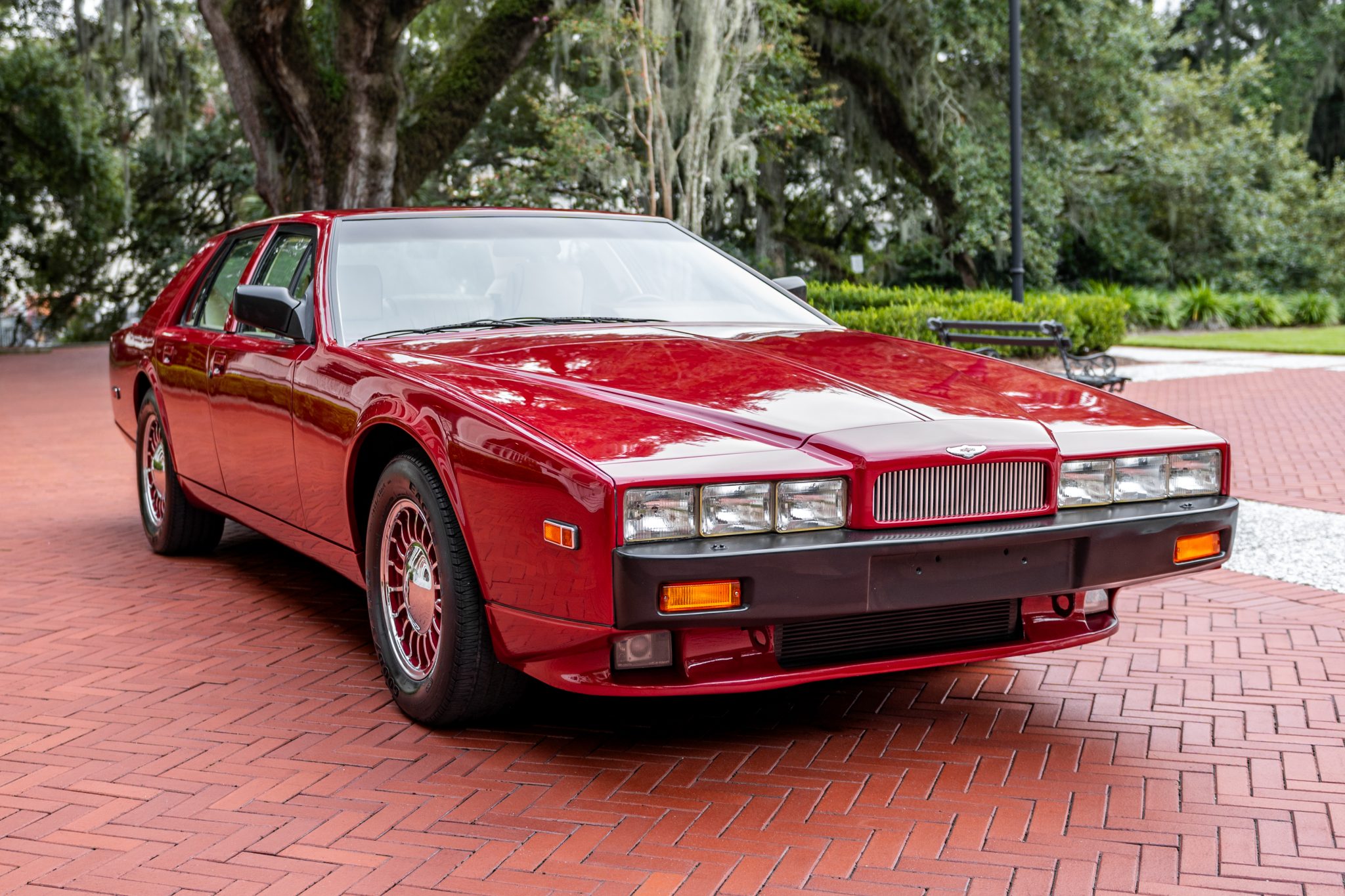 Aston Martin Lagonda 