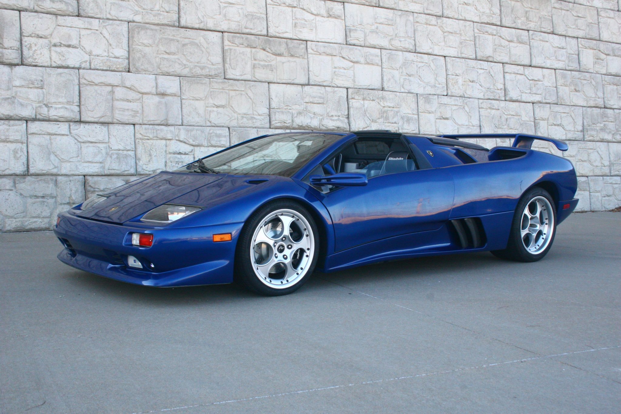 BMW V12-Powered Lamborghini Diablo VT Roadster Replica 5-Speed