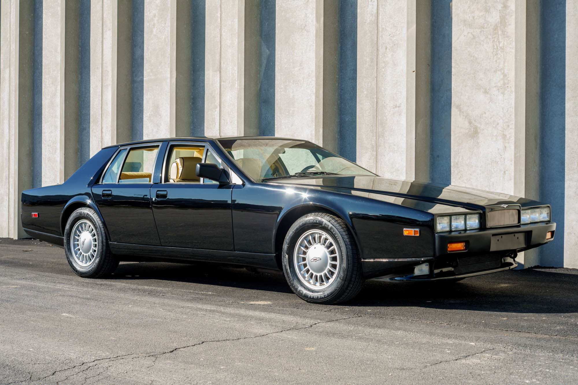 Aston Martin Lagonda 