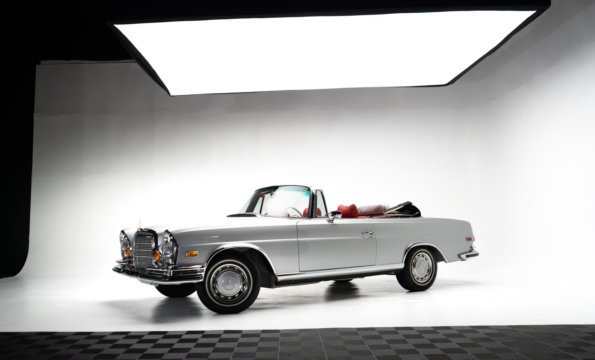 Mercedes-Benz W111 Coupe & Cabriolet 