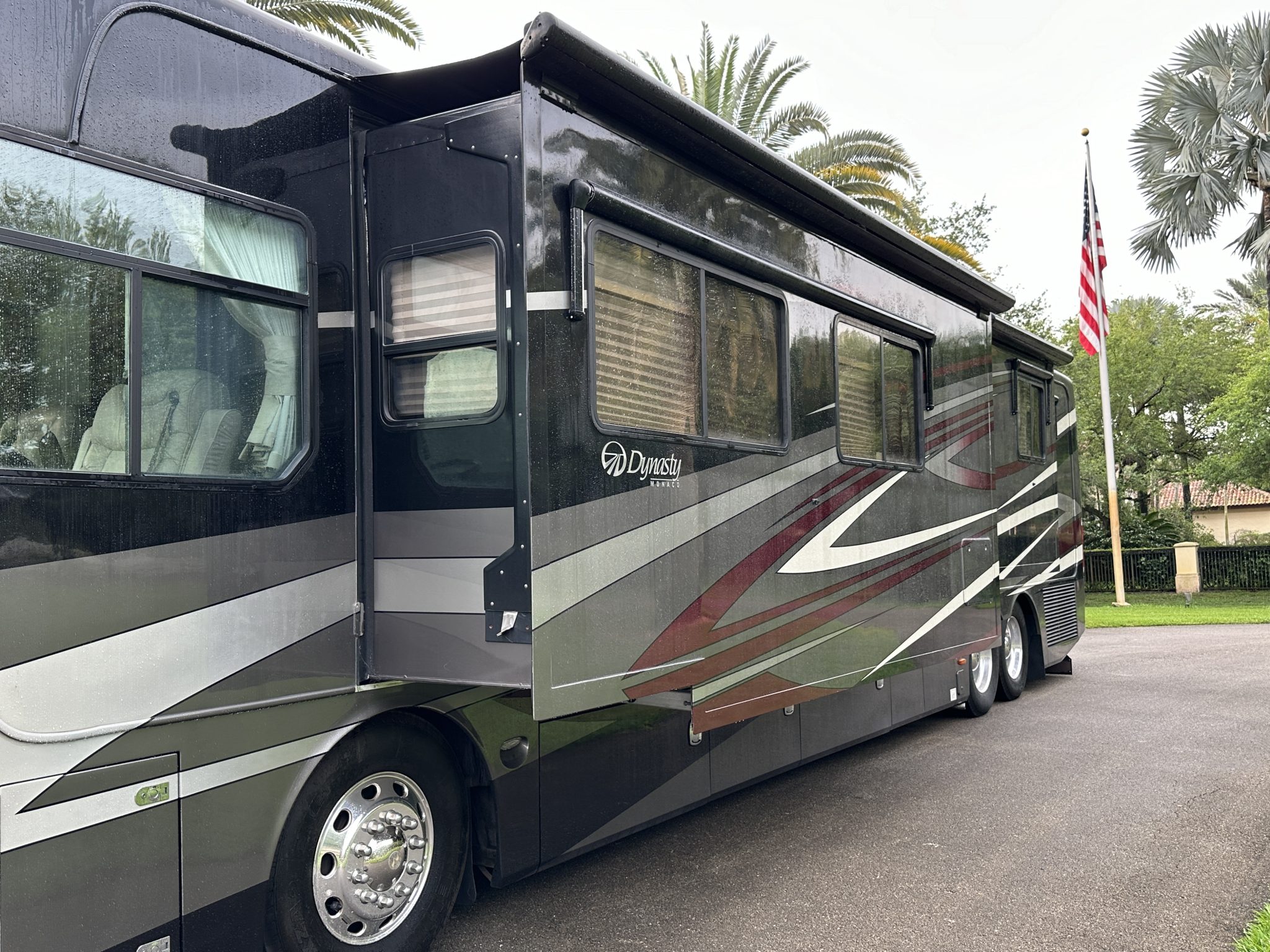 Monaco Dynasty Renaissance IV Motorcoach 