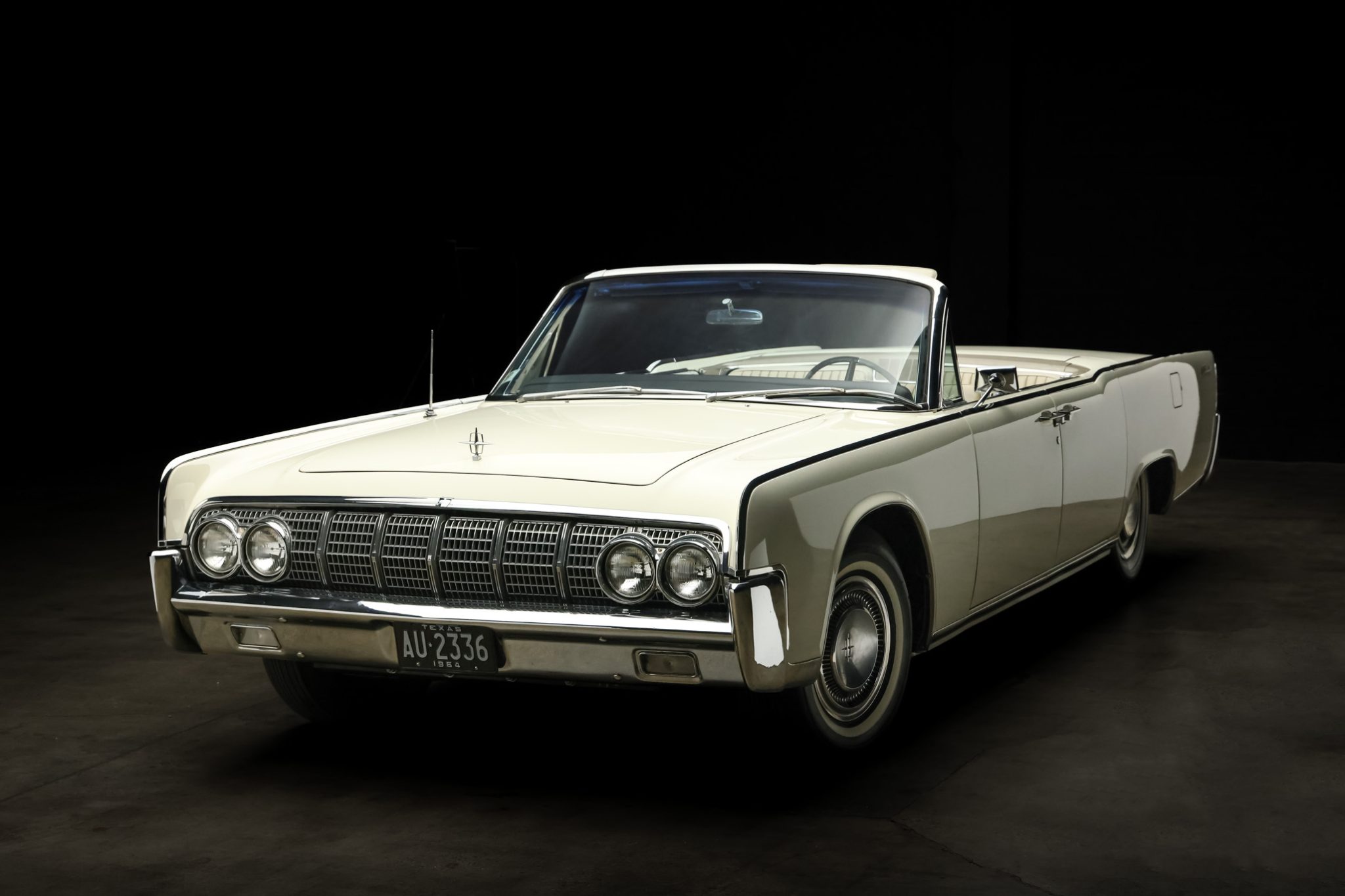Ex–Lyndon B. Johnson 1964 Lincoln Continental Convertible