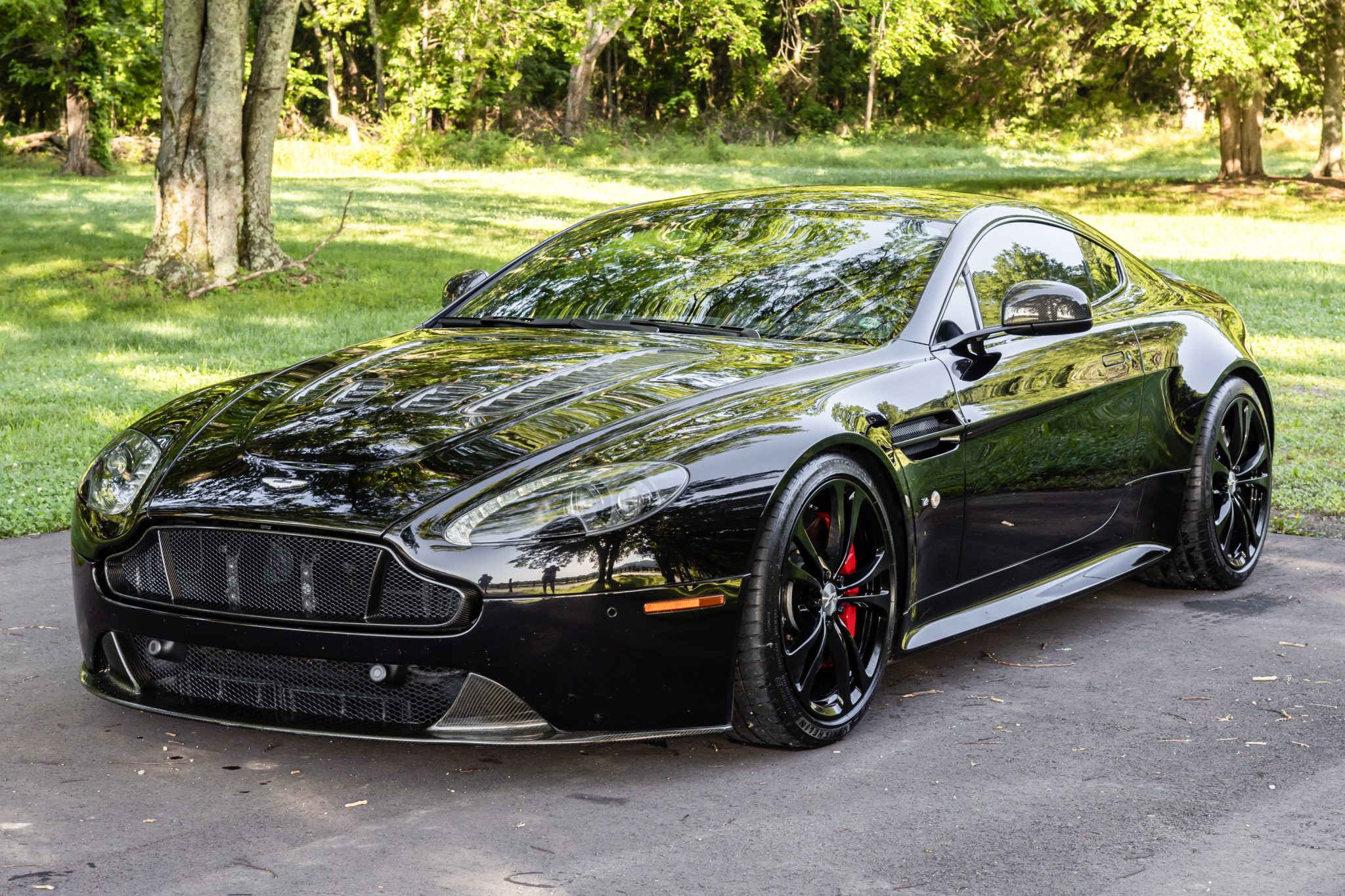 Aston Martin V12 Vantage 