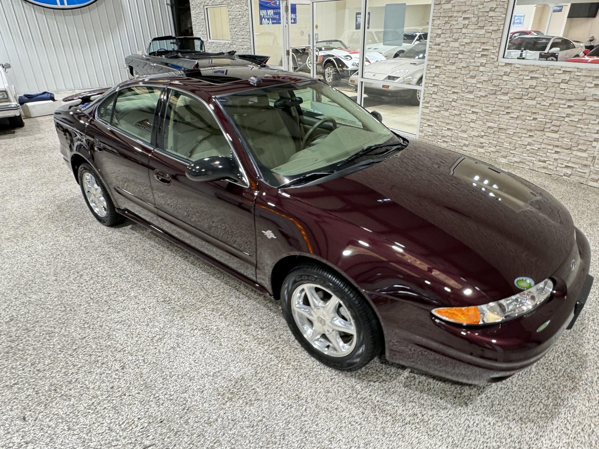 Oldsmobile Alero GLS Sedan Final 500 Edition 