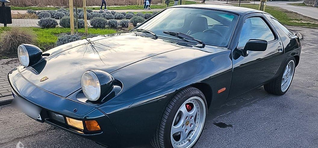 Porsche 928