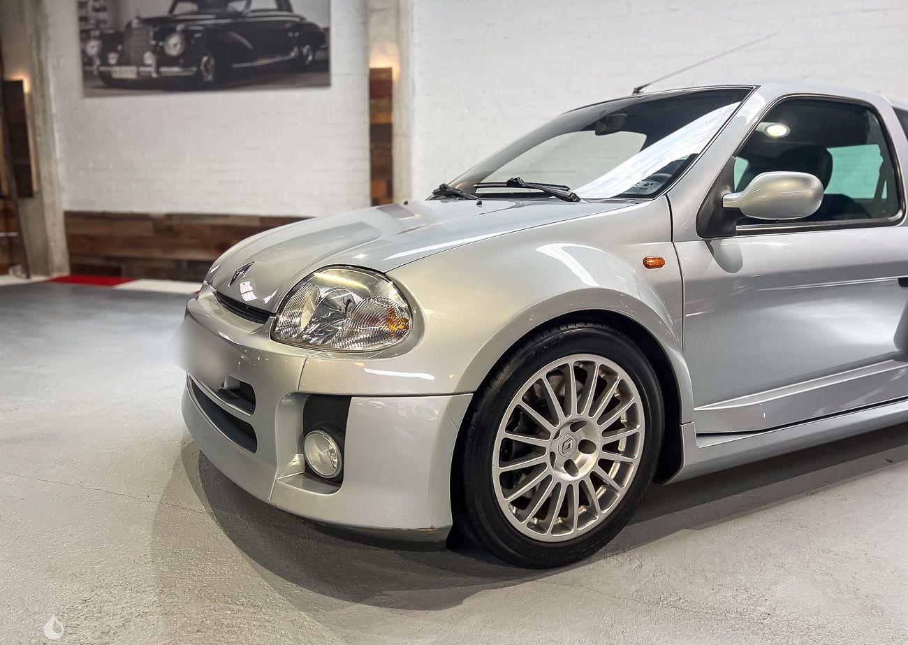 Renault Clio V6