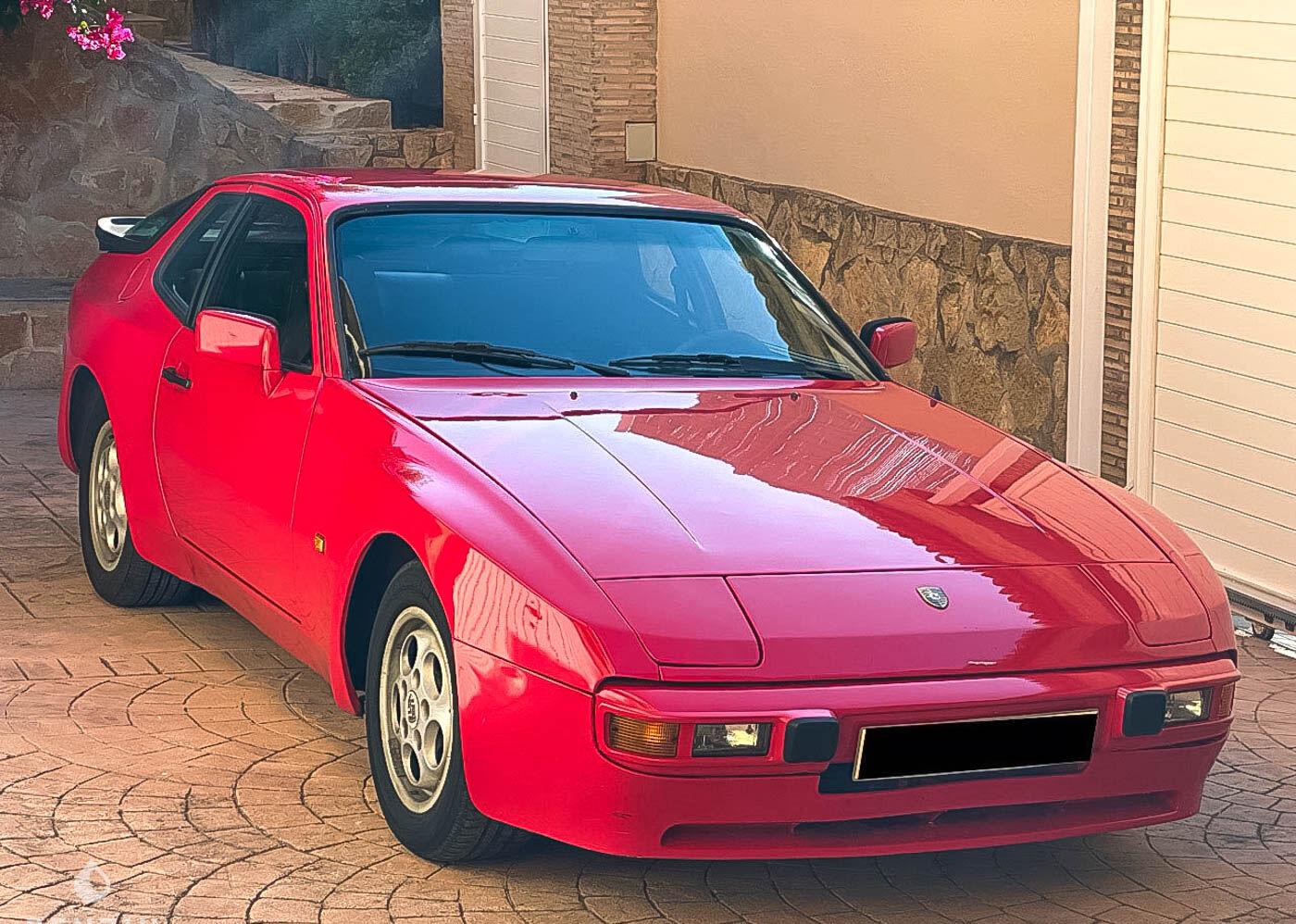 Porsche 944
