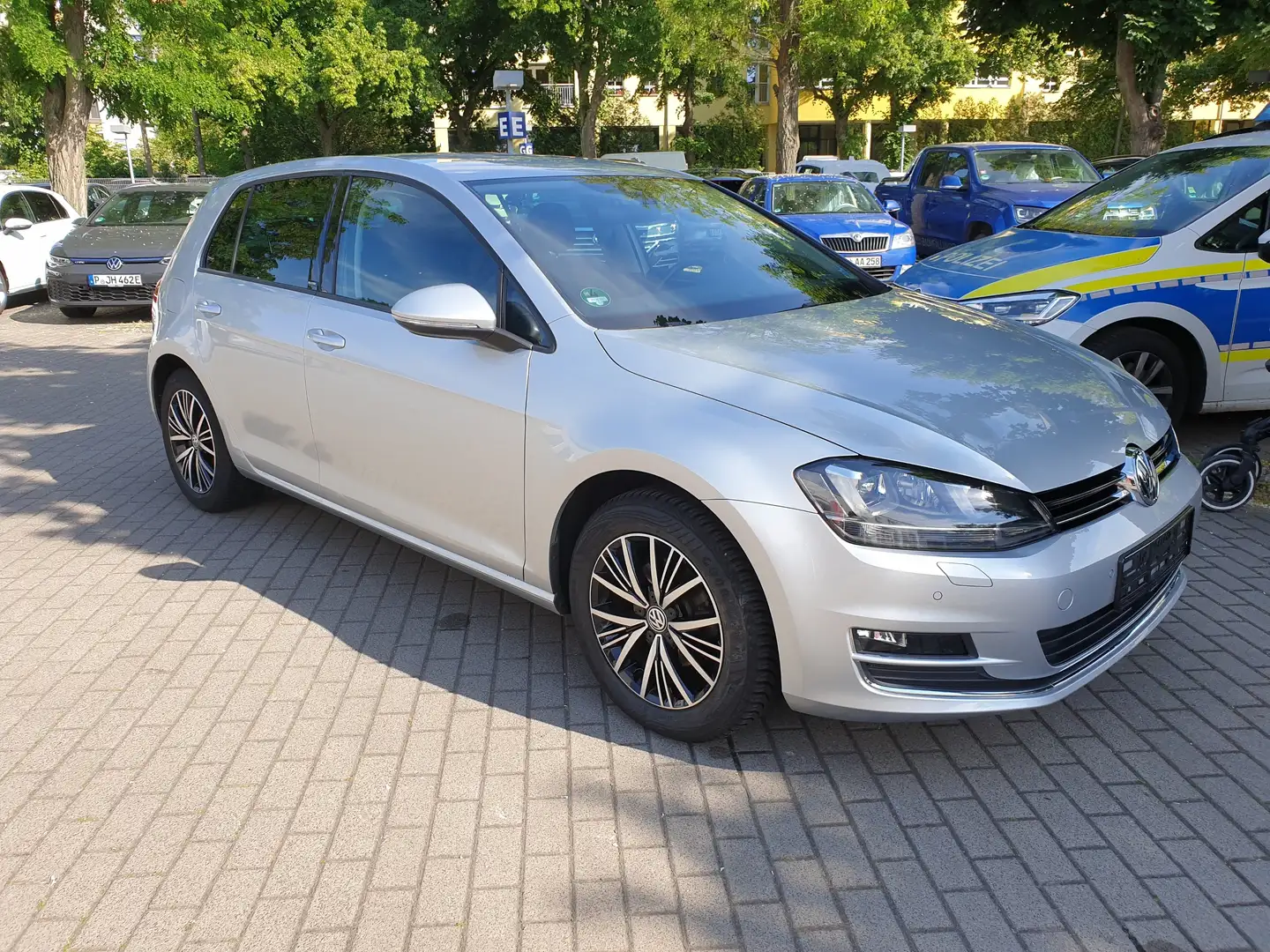 Volkswagen Golf 1.2 TSI DSG 7-Gang Allstar SHZ AHK Soundsystem